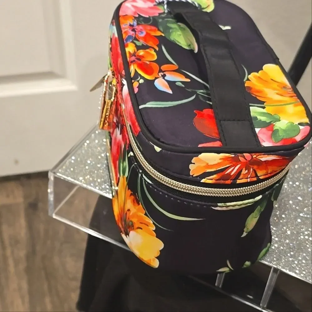 Tartan + Twine Floral Dream Deluxe Traincase‎